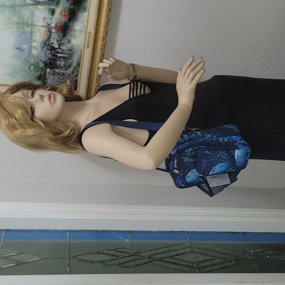 Jellyfish Navy blue & light blue 💙 water bottle crossbody bag. - Picture 10 of 11